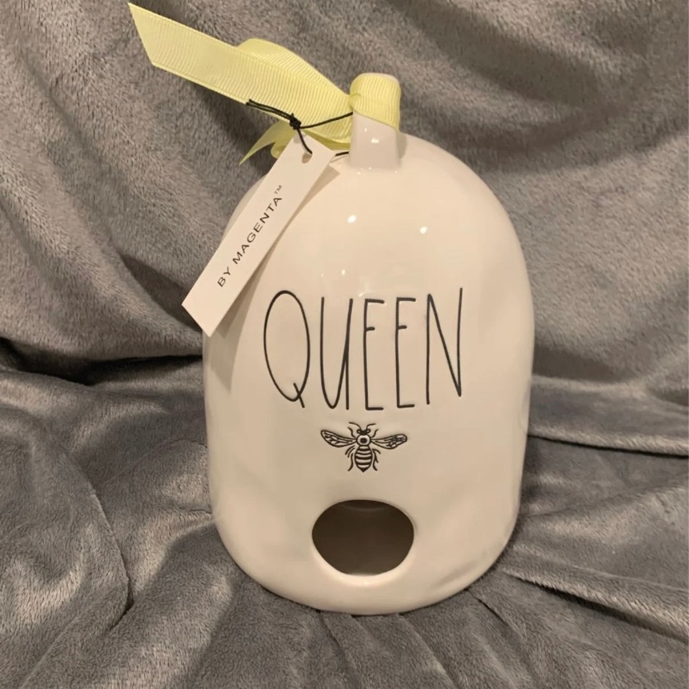 Queen bee birdhouse Rae Dunn